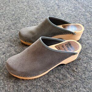 Gray Suede Olsson Clogs de Luxe Sz 40
